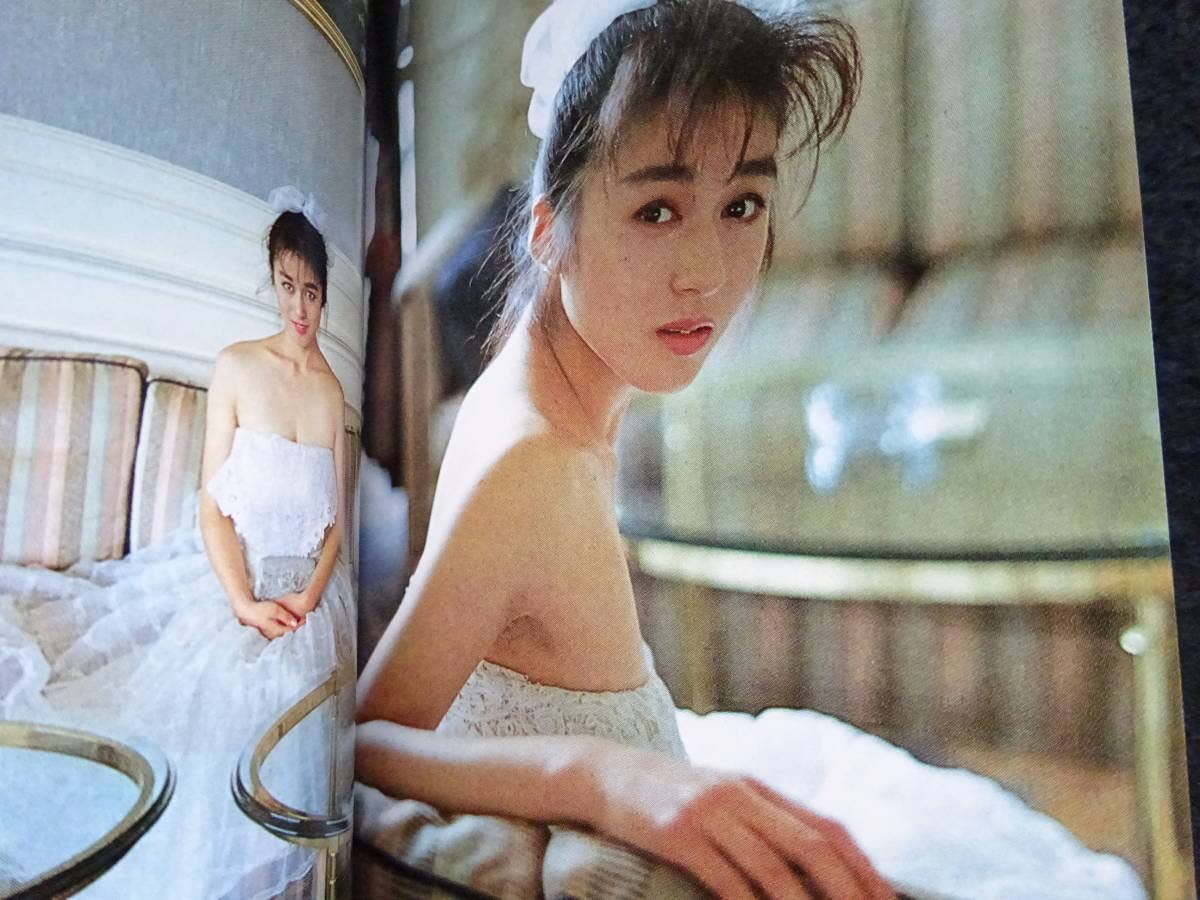 Amazon.co.jp: 4985／青山知可子 写真集 亜熱帯 GORO特別編集 激写文庫