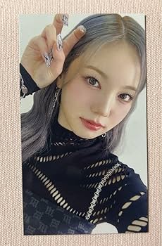 Amazon.co.jp: NiziU アヤカ RISE UP 初回限定A盤 トレカ AYAKA : おもちゃ