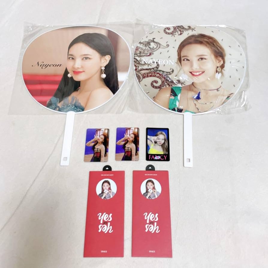 Amazon.co.jp: twice ナヨン グッズ うちわ トレカ yes or yes 特典