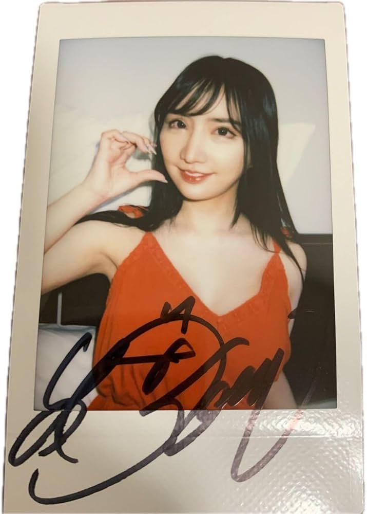 Amazon.co.jp: 楪カレン Karen3 直筆サイン入りチェキ b : おもちゃ