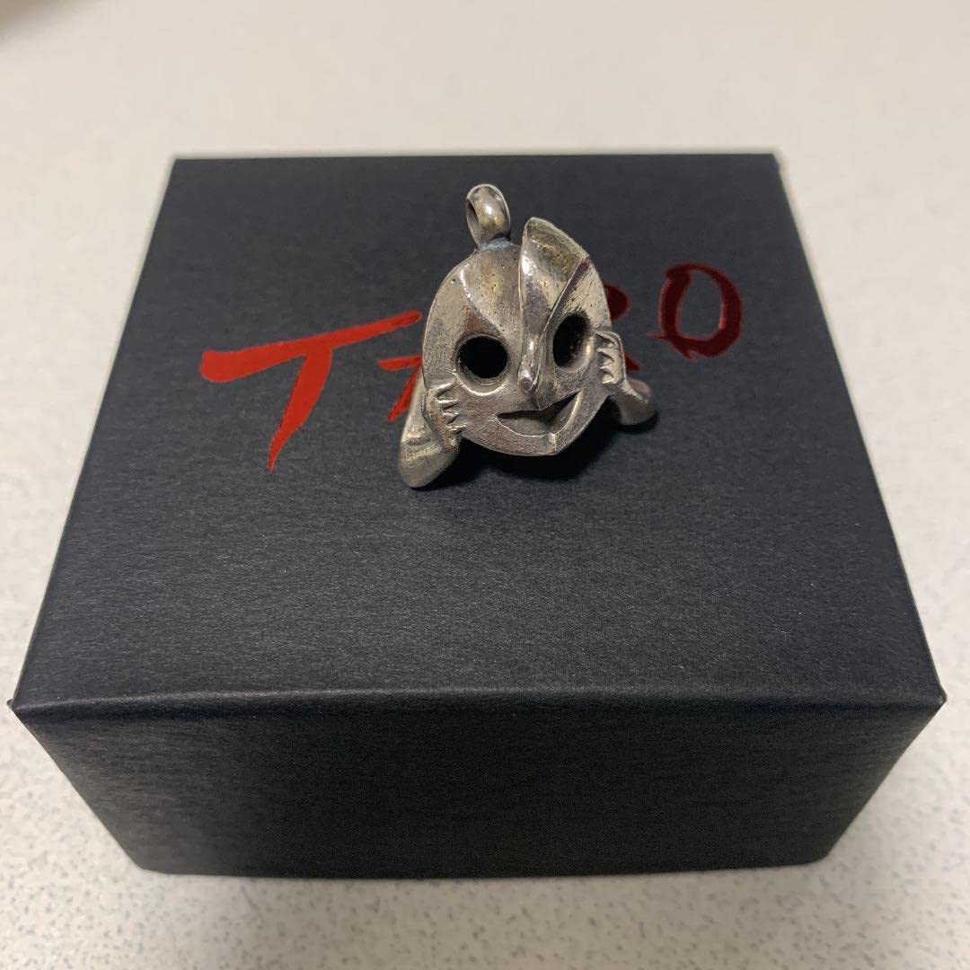 Amazon.co.jp: 岡本太郎 ペンダント 若い夢 シルバー : ファッション