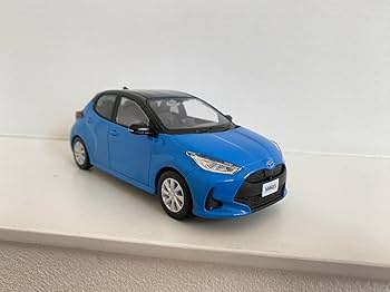 Amazon | ヤリス ミニカー 1/30 ブラック シアンメタリック 2RV 水色