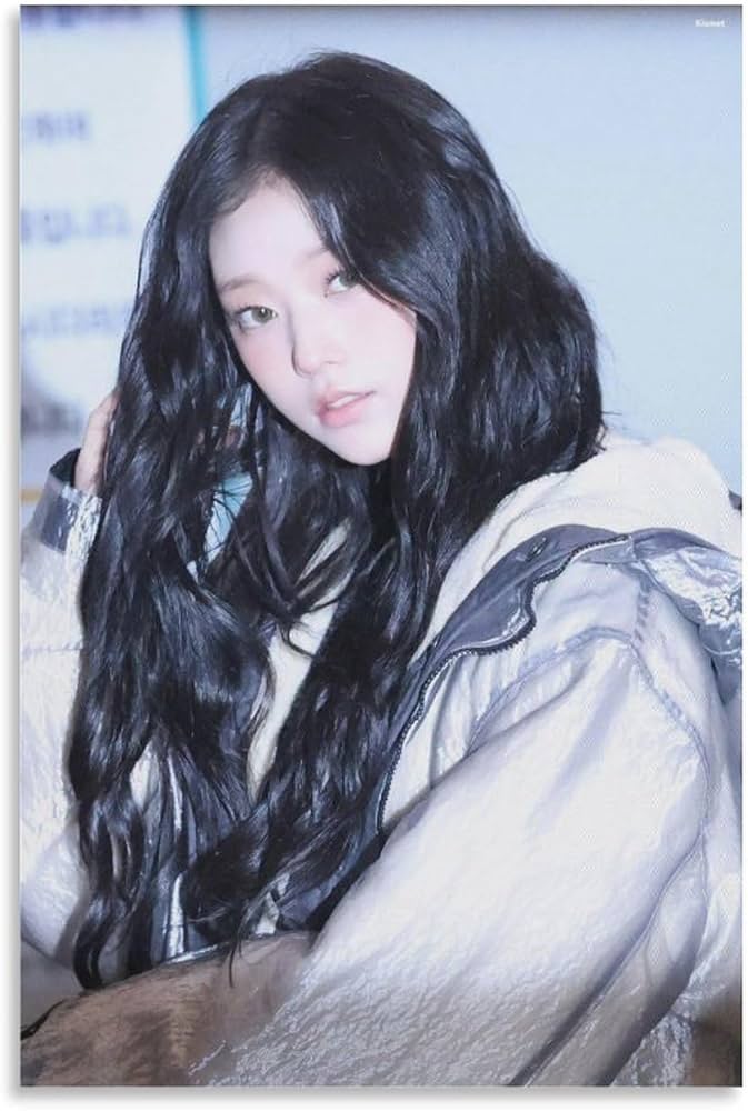 Amazon.co.jp: NewJeans ニュージーンズ HAERIN ヘリン OFFICIAL PHOTO