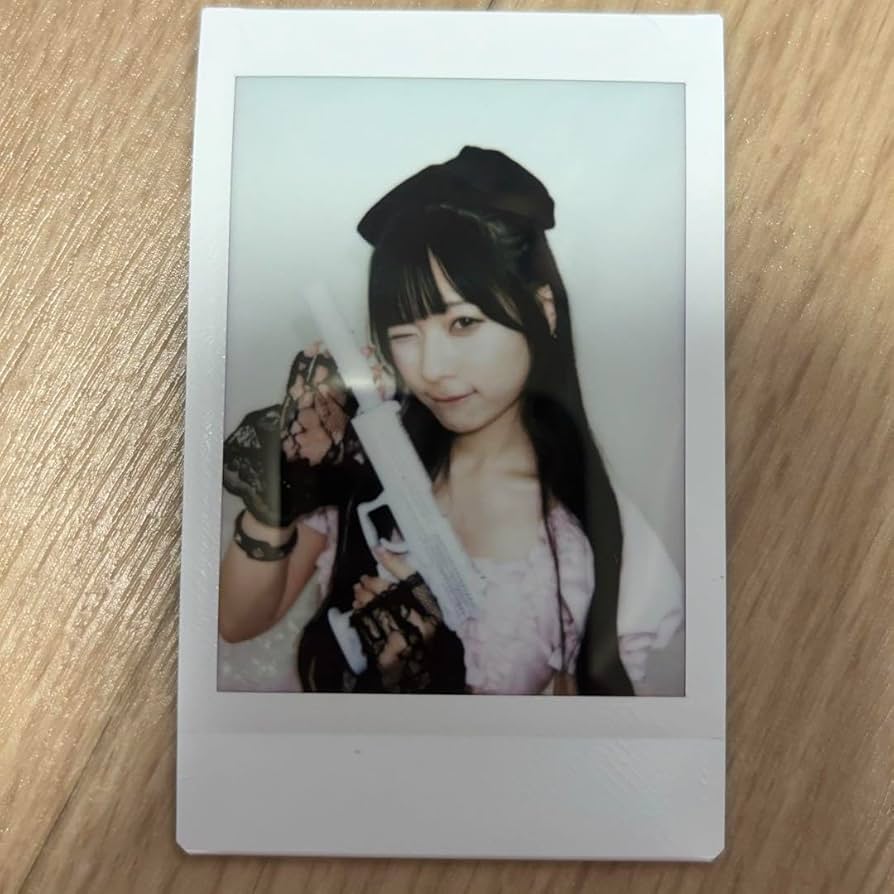 Amazon.co.jp: 逃げ水あむ ラルム LARME チェキ きゅるりんってして