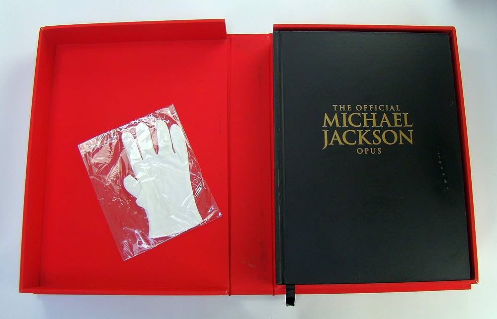 Amazon.co.jp: The Official Michael Jackson Opus : Various: 洋書