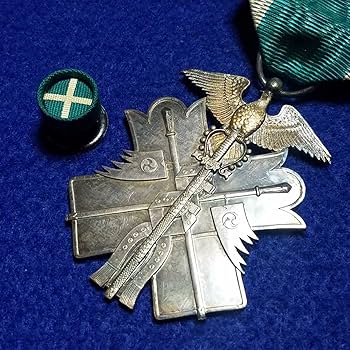 Amazon.co.jp: 美品功七級金鵄勲章旧日本軍勲章、陸軍、海軍、日本軍