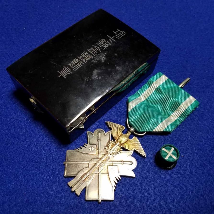 Amazon.co.jp: 美品功七級金鵄勲章旧日本軍勲章、日本軍、日本、海軍