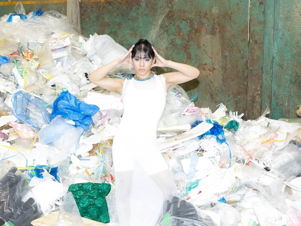 とうあ 1st フォトブック『何者』 | とうあ |本 | 通販 | Amazon