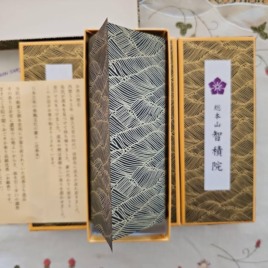 Amazon｜京都 東山 真言宗総本山智積院 沈香 木線香 木香 1箱｜線香