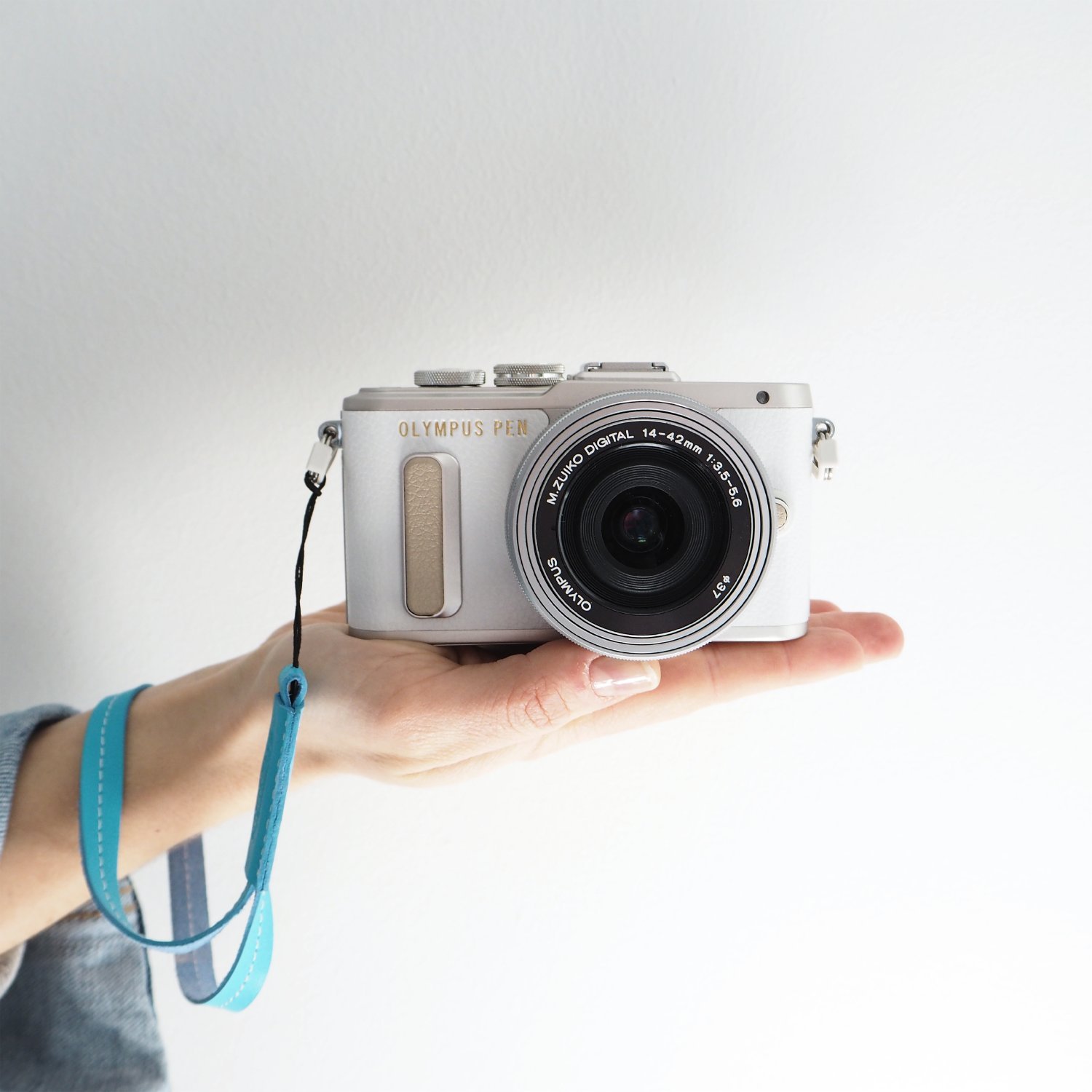 Amazon | OLYMPUS ミラーレス一眼 E-PL8 EZ レンズキット ホワイト