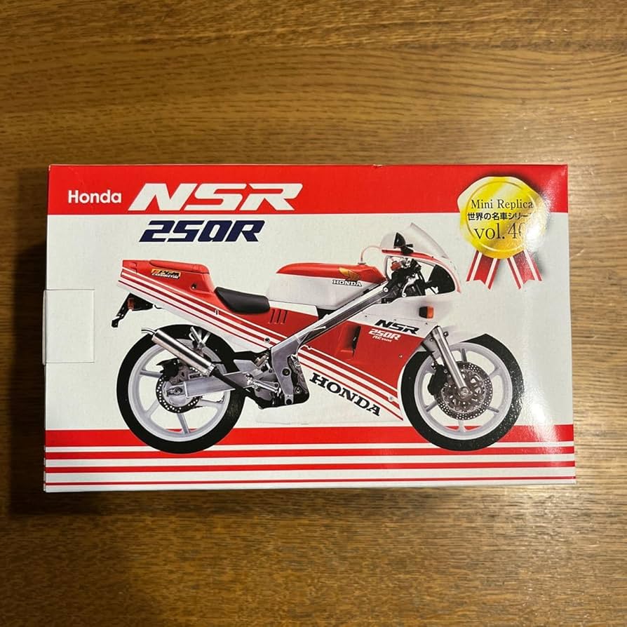 Amazon.co.jp: 世界の名車 シリーズvol40 レッドバロン ミニレプリカ