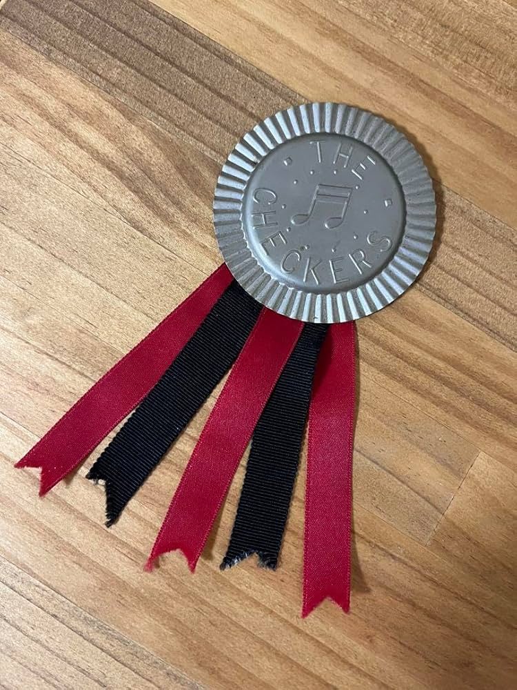 Amazon.co.jp: チェッカーズ勲章 バッジ バッヂ ファンクラブ入会特典