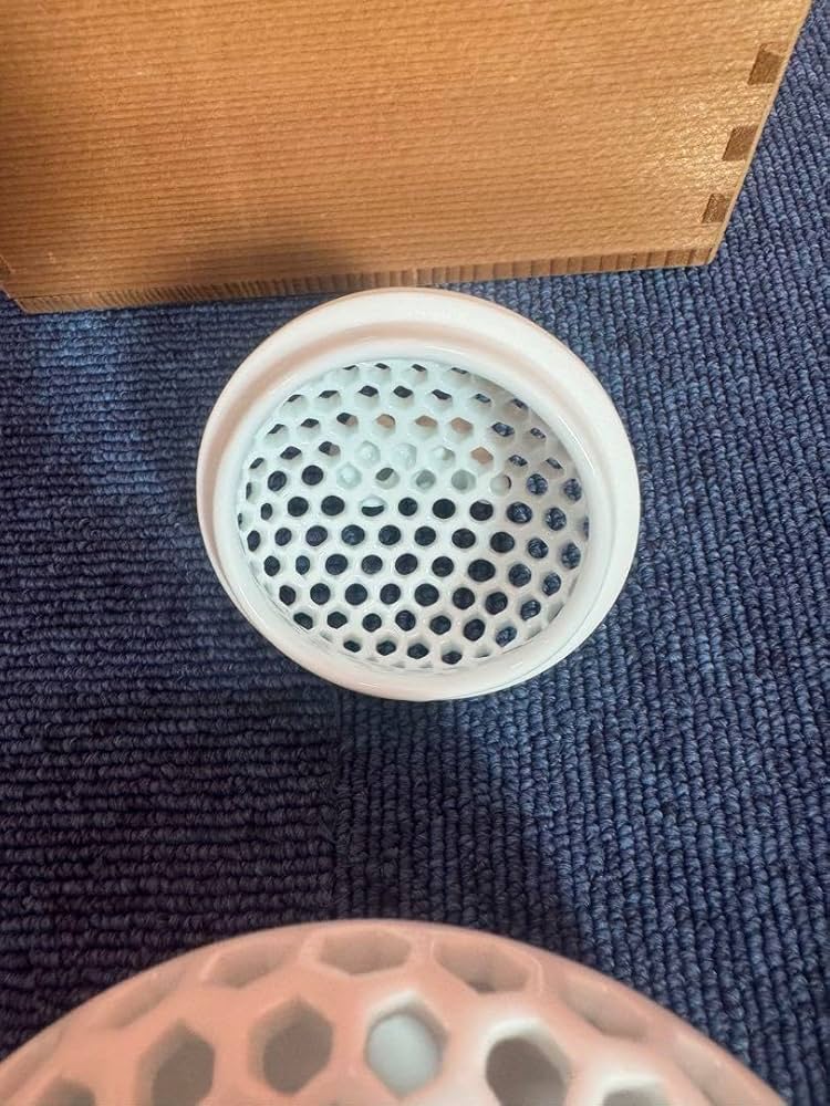 Amazon.co.jp: 1691 三川内焼 13代玉泉 白磁香炉 無形文化財 透し彫り