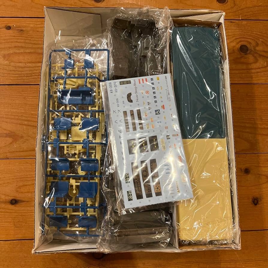 Amazon.co.jp: 西武バス、いすゞエルガ、アオシマ1/32プラモデル