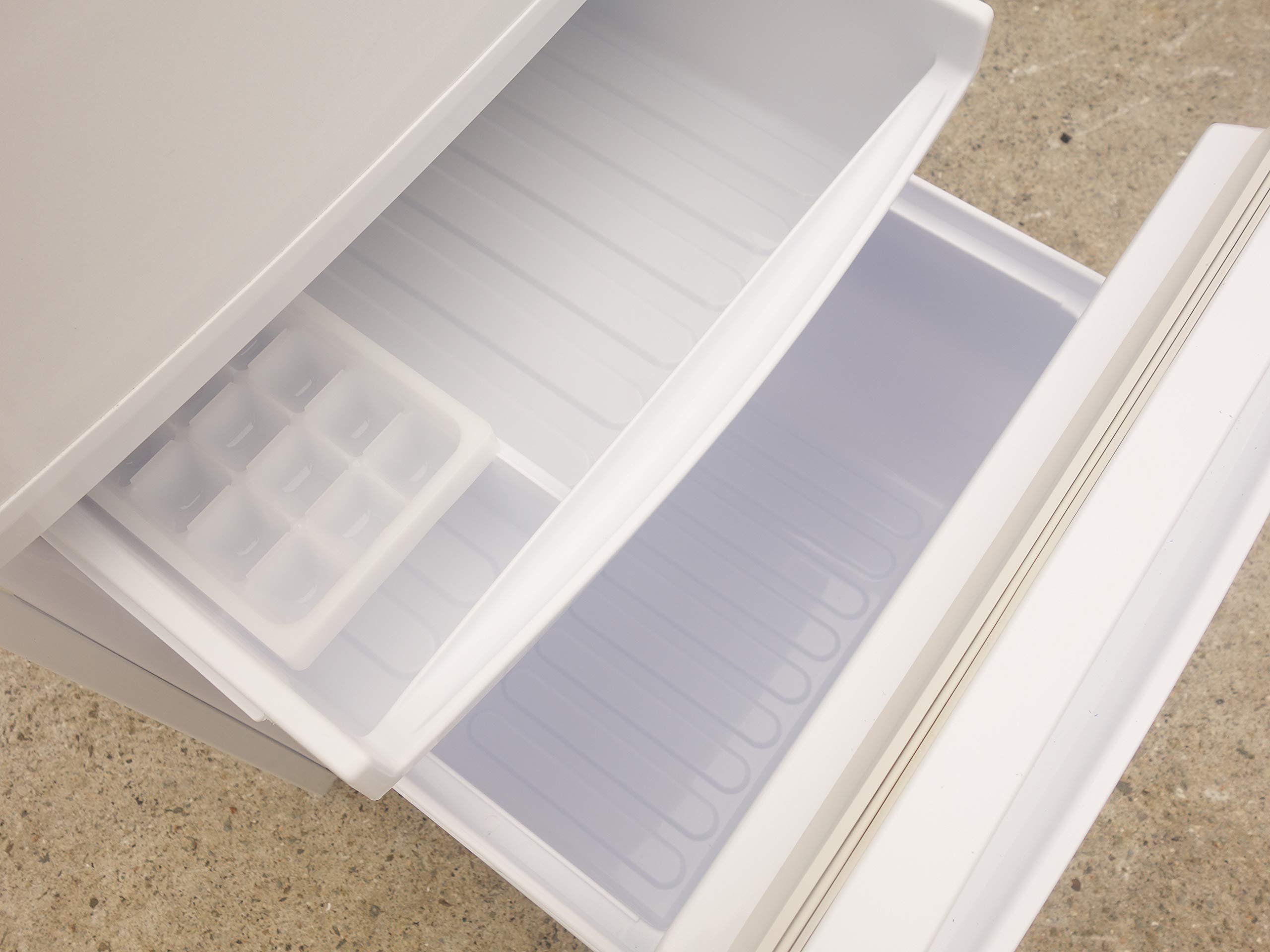 Amazon.co.jp: シャープ 137L 2ドア冷蔵庫（ホワイト系）SHARP SJ-D14A