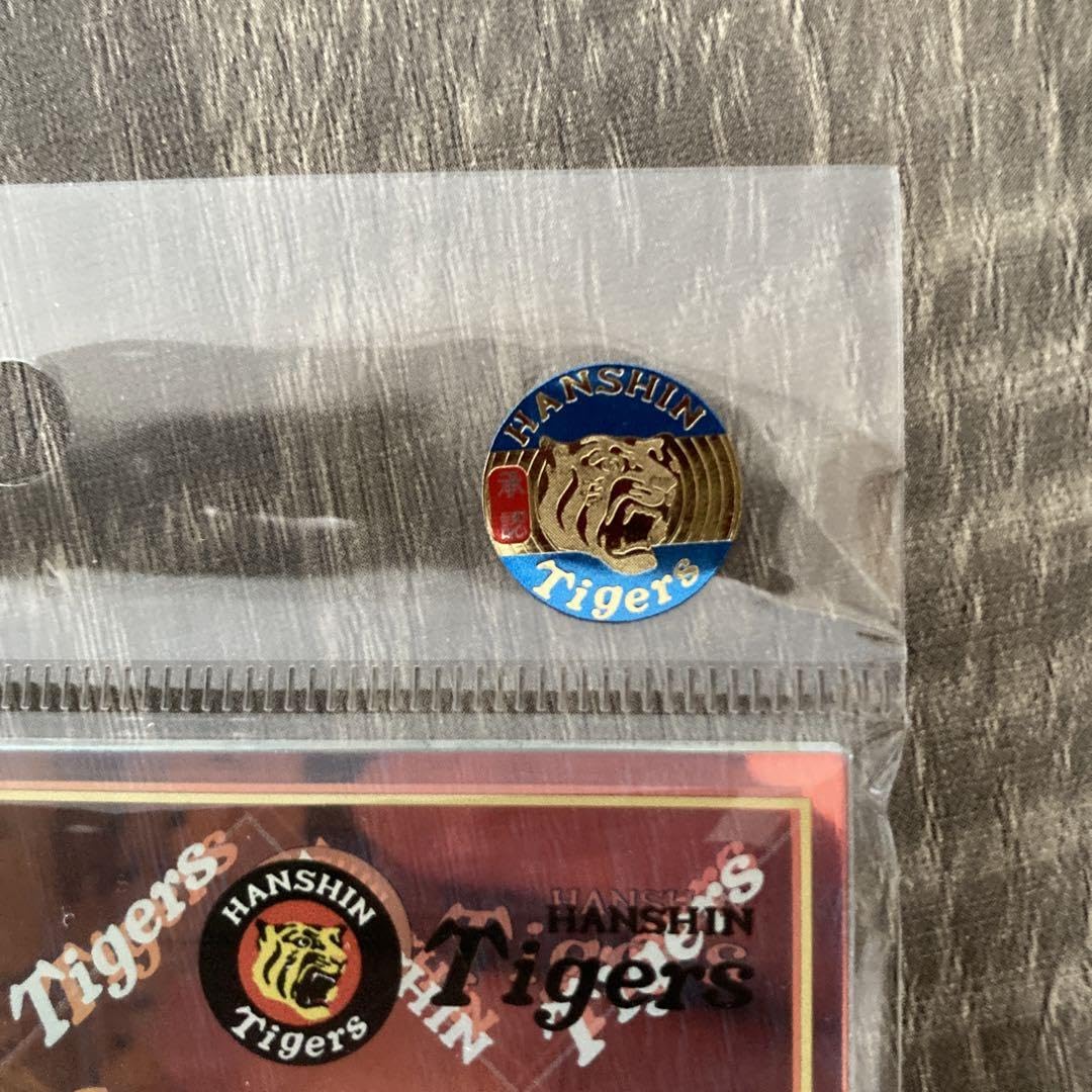 Amazon.co.jp: 阪神タイガース 佐藤輝明オーロラアクリルスタンド さと