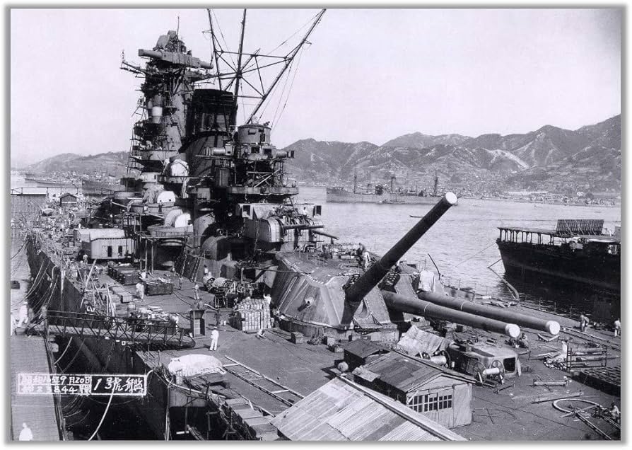 Amazon.co.jp: 絵画風 壁紙ポスター （はがせるシール式） 戦艦大和 呉