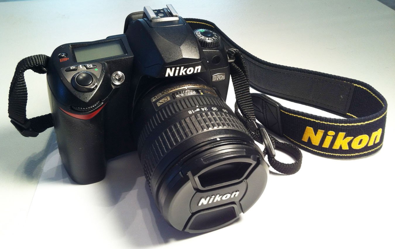 Amazon.com : Nikon D70S 6.1MP Digital SLR Camera Kit with 18-70mm