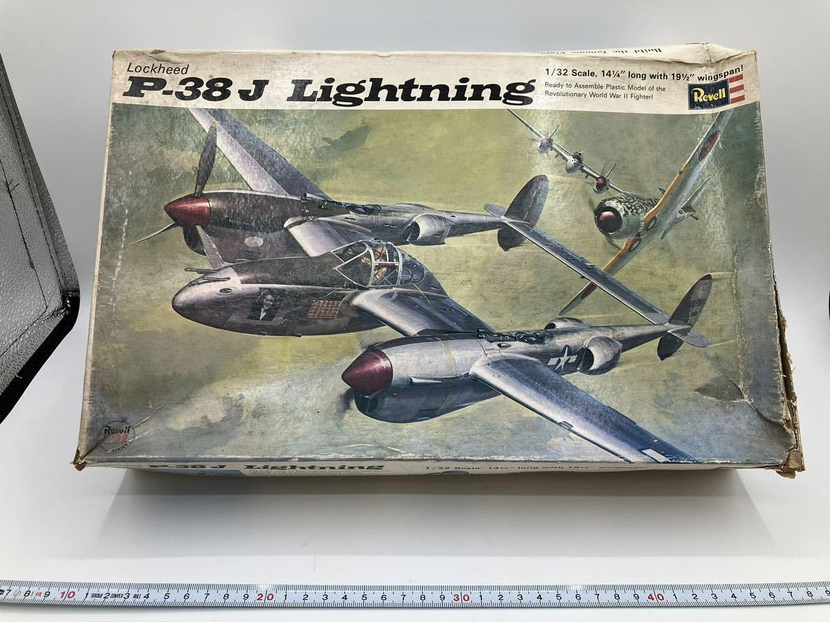 Amazon.co.jp: E-88 Revell 超大型1/32スケール ロッキードP38-J