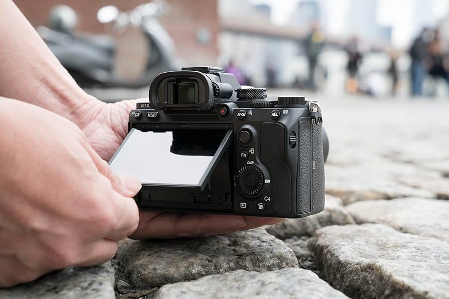 Amazon Canada: Sony a7 III ILCE7M3/B Full-Frame Mirrorless