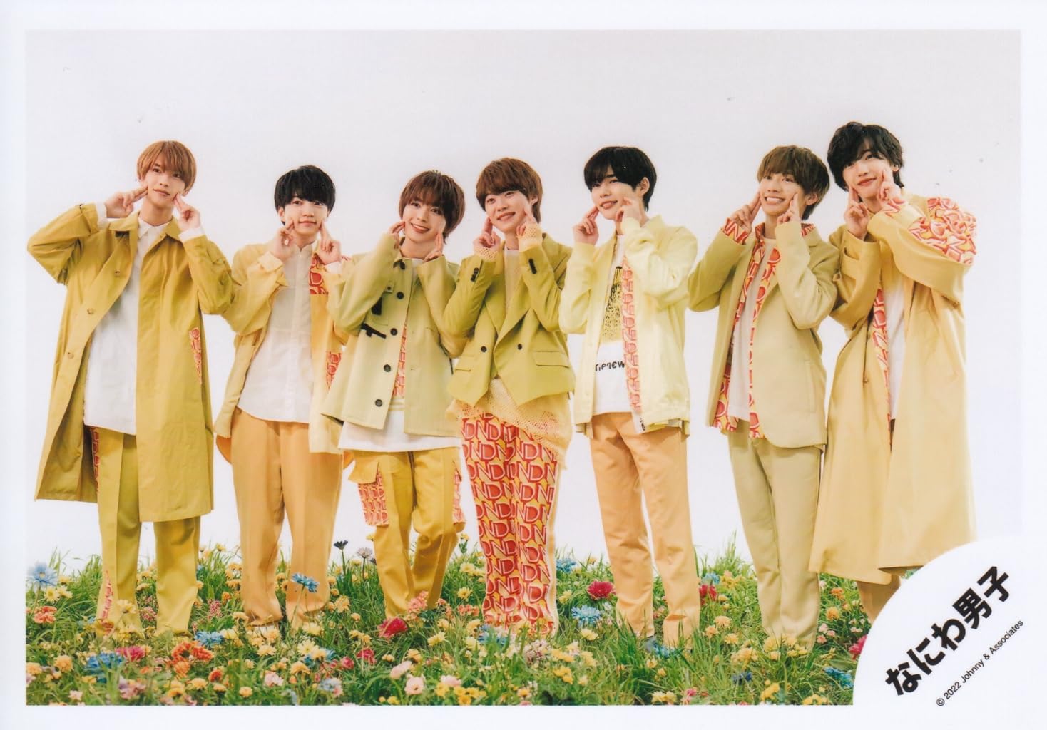 Amazon.co.jp: なにわ男子 公式 生 写真（集合）J01015 : おもちゃ