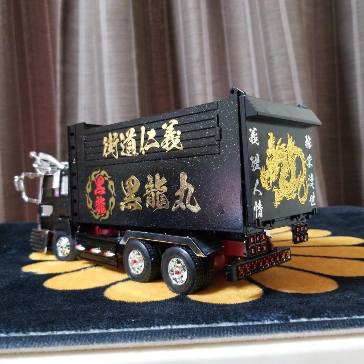 Amazon.co.jp: 1/32 デコトラダンププラモデル完成品 アオシマ : ホビー