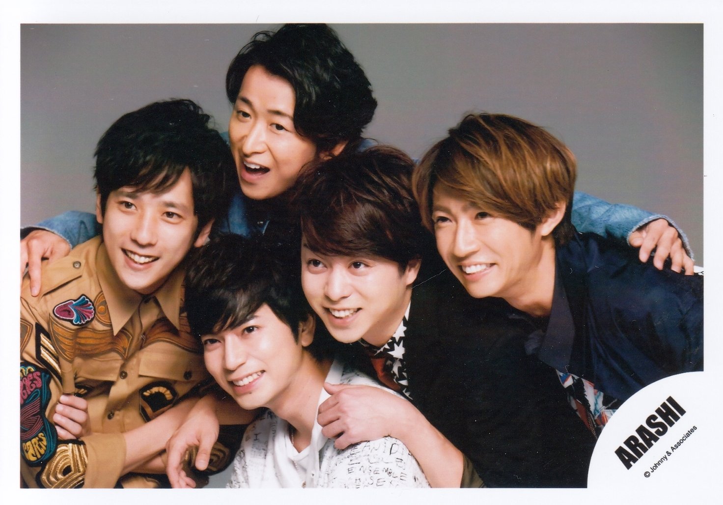 Amazon.co.jp: 嵐 ARASHI 公式生写真 （集合写真）ARA00041 : おもちゃ