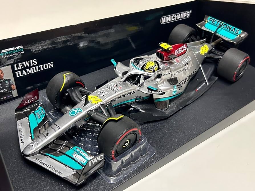 Amazon | minichamps 1/18 Mercedes Benz F1 W13E AMG PETRONAS #44