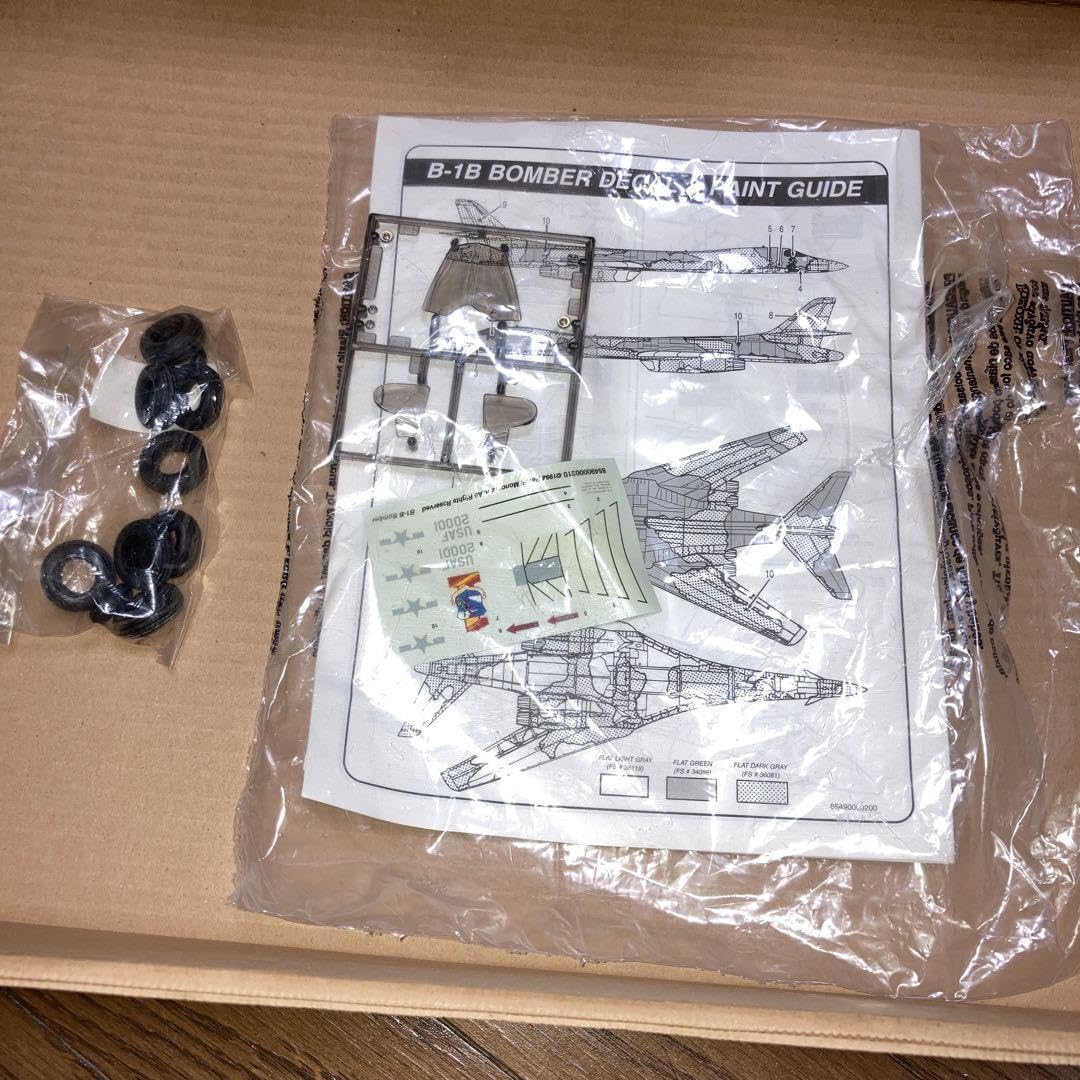 Amazon.co.jp: 148 Revell B-1B Bomber レベルモノグラム : ホビー