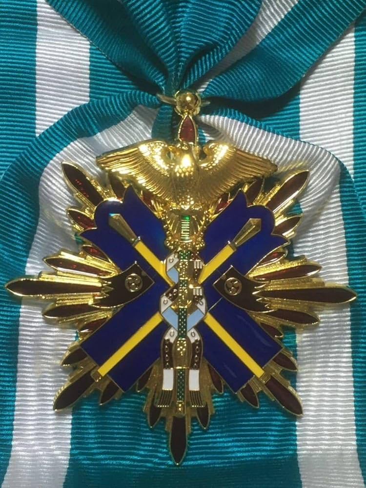 Amazon.co.jp: 功一級金鵄勲章 博物館品質複製品 : おもちゃ