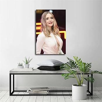 Amazon.co.jp: エリザベス・オルセン セクシー ネックライン セレブ