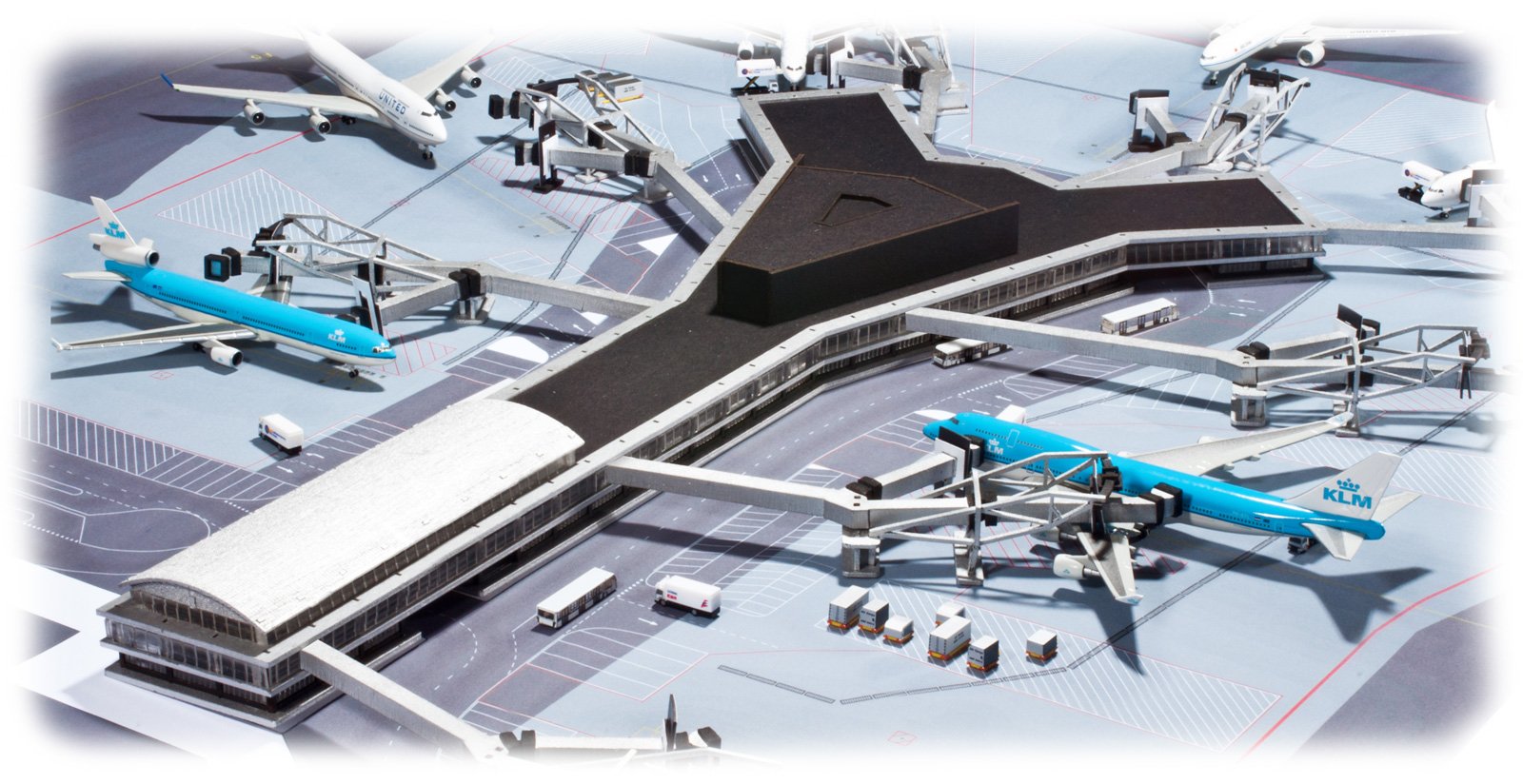 Amazon | ヘルパ 1/500 空港ジオラマ用搭乗橋 スキポール空港Fブロック