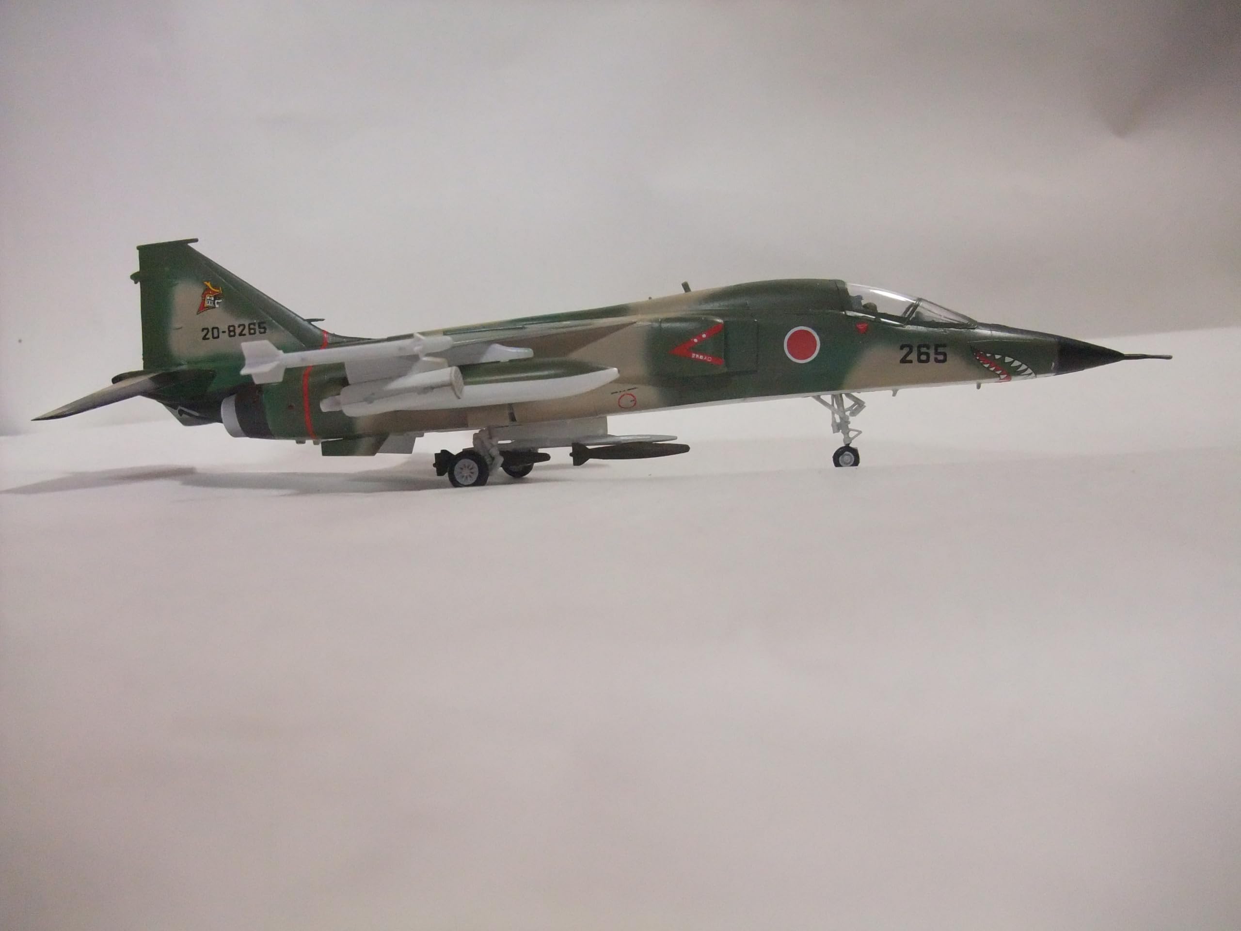 Amazon.co.jp: 完成品 航空自衛隊三菱F1 支援戦闘機 72分の1