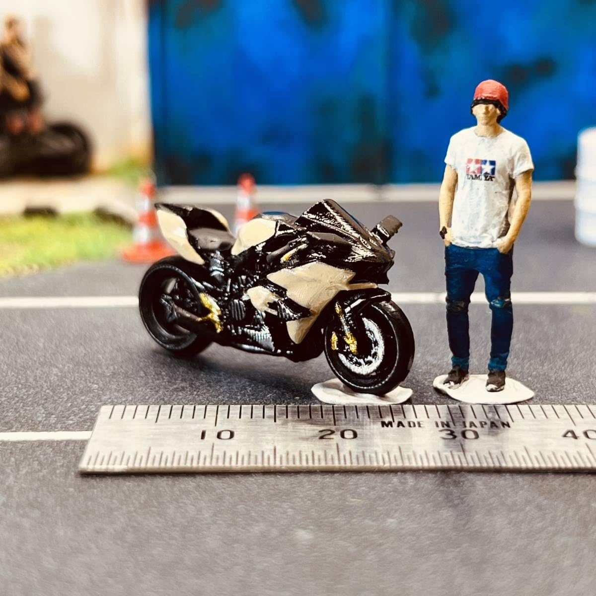 Amazon | 1/64 スケール カワサキ H2R バイク フィギュア ミニチュア