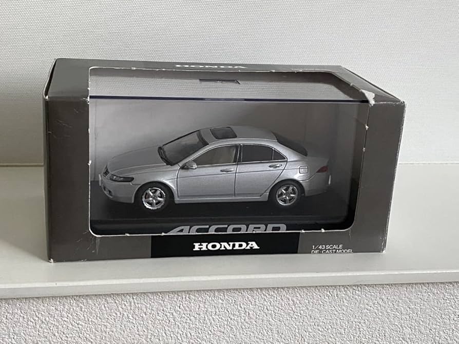 Amazon.co.jp: ホンダ アコード 1/43 サテンシルバー カラーサンプル
