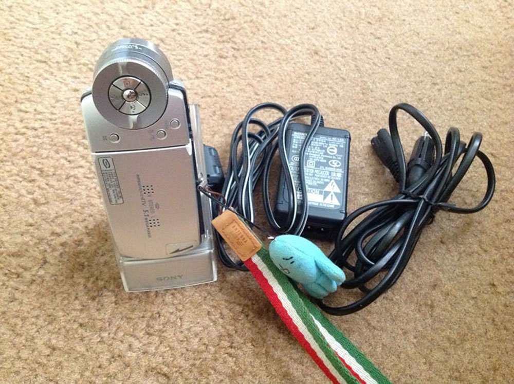 Amazon.com : Sony Cybershot DSC-M2 5.1MP Digital Camera with 3x