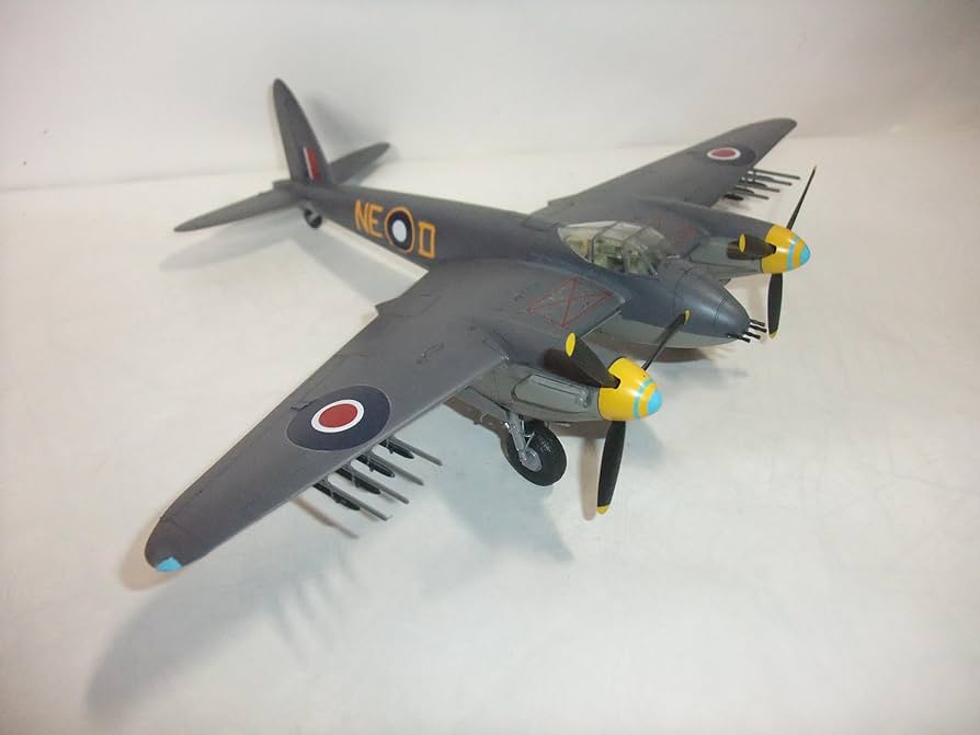 Amazon | 完成品 イギリス空軍 モスキート戦闘爆撃機48分の1サイズ