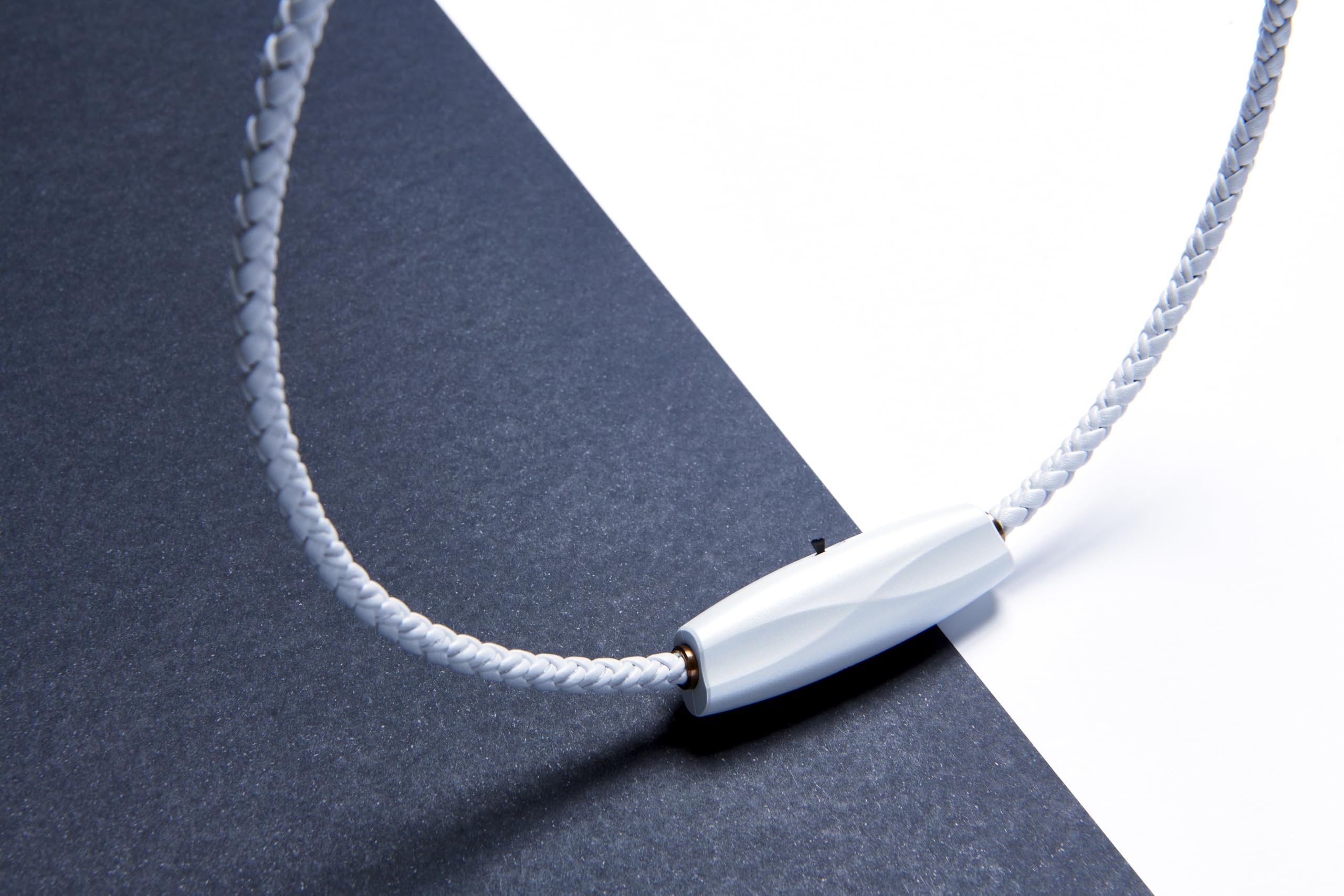 Amazon | 首に掛けるだけの軽い空気清浄機 ible Airvida M1 アイブル