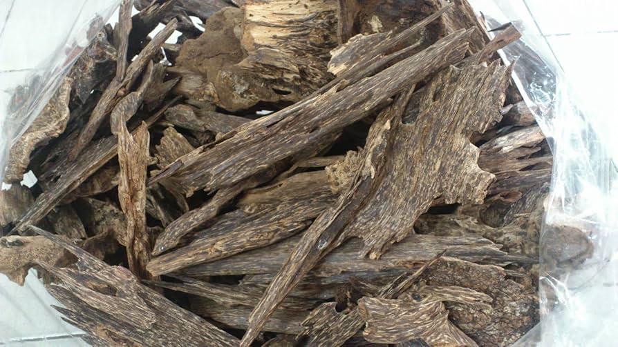 Amazon.co.jp: 300グラム ベトナムナチュラル高油 伽羅 沈香チップ