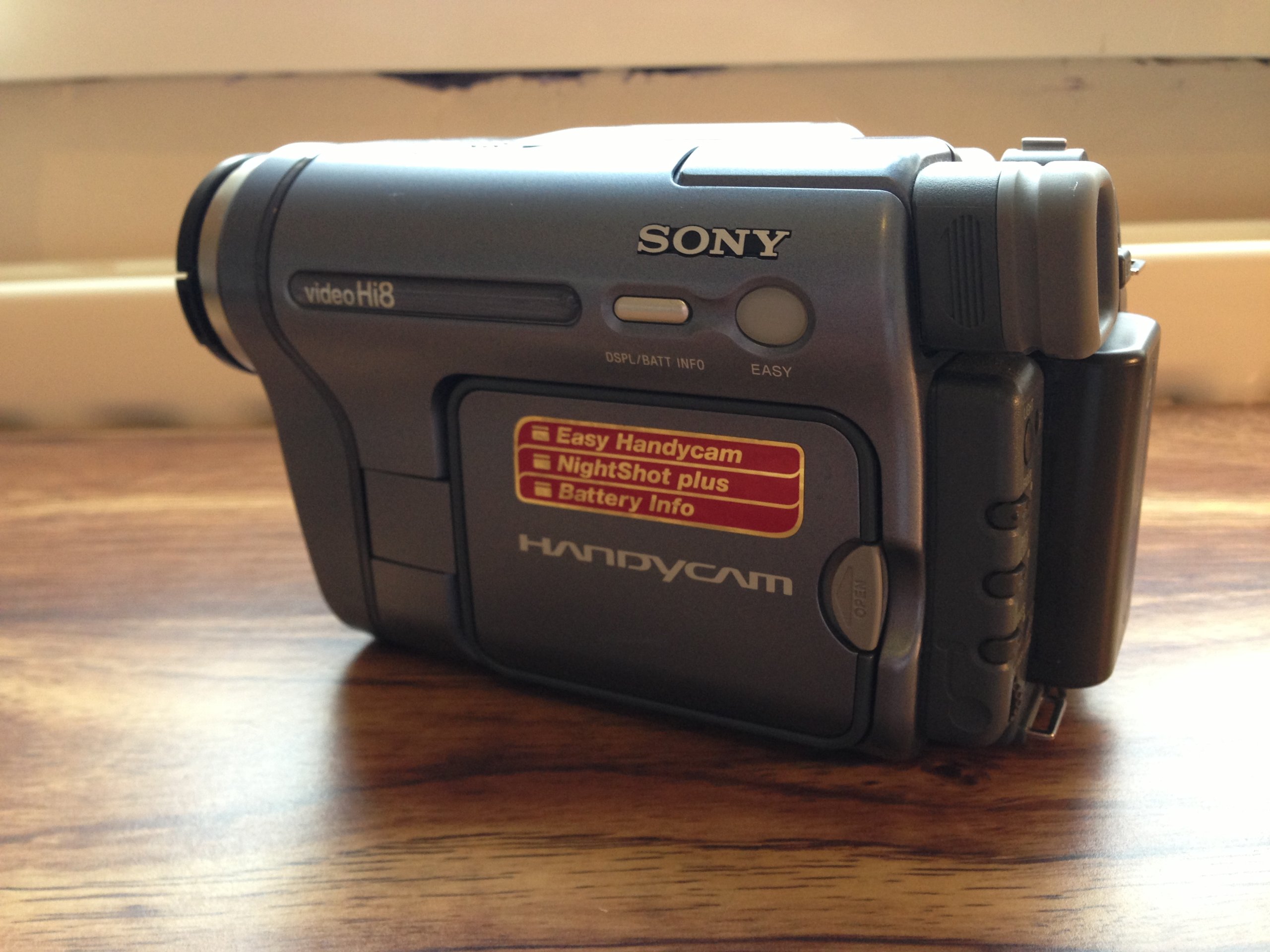Sony Handycam CCD-TRV228E - Camcorder - 380 kilopixel - Optical