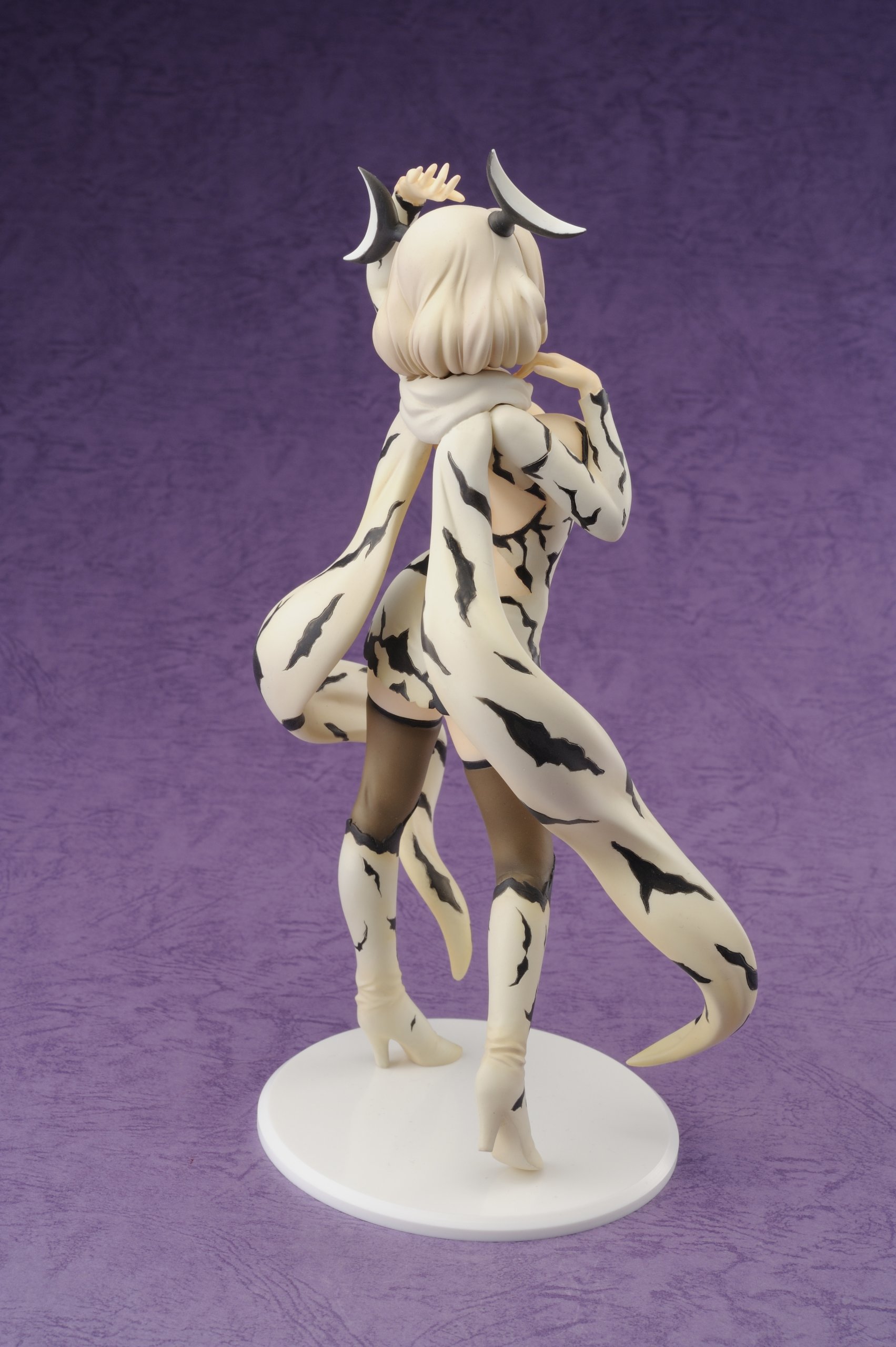 Amazon | ノンスケールPVC完成塗装済フィギュア 「ウルトラ怪獣擬人化