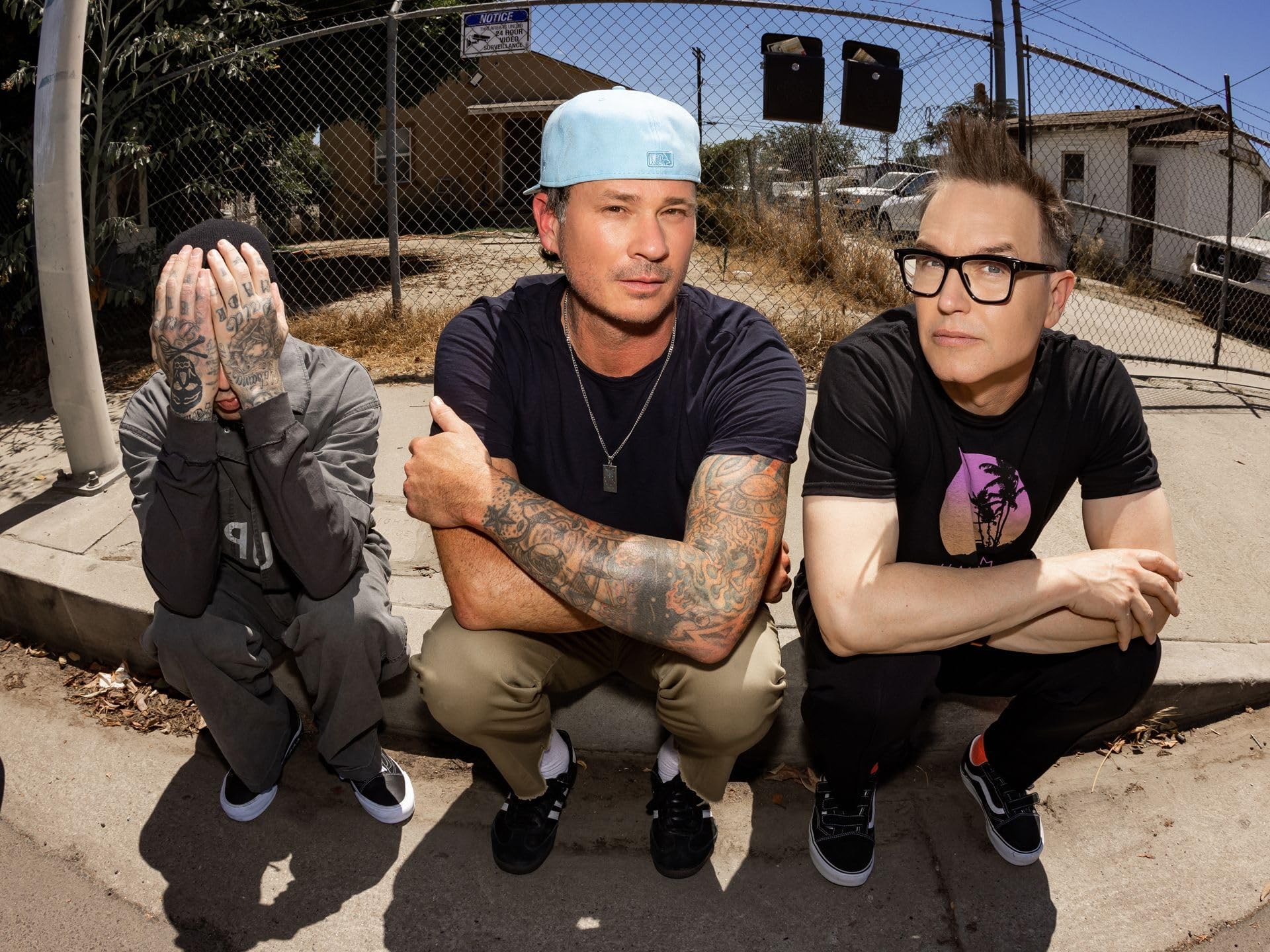 オフスプリングのAmericana [Explicit]からの楽曲Pretty Fly (For A