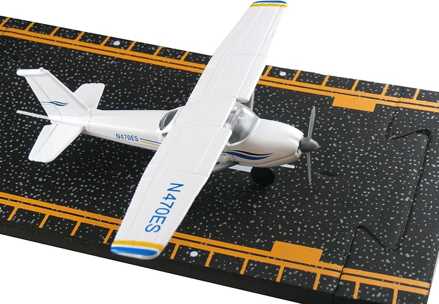 Amazon | Daron Hot Wings Cessna 172 Skyhawk in Blue / White