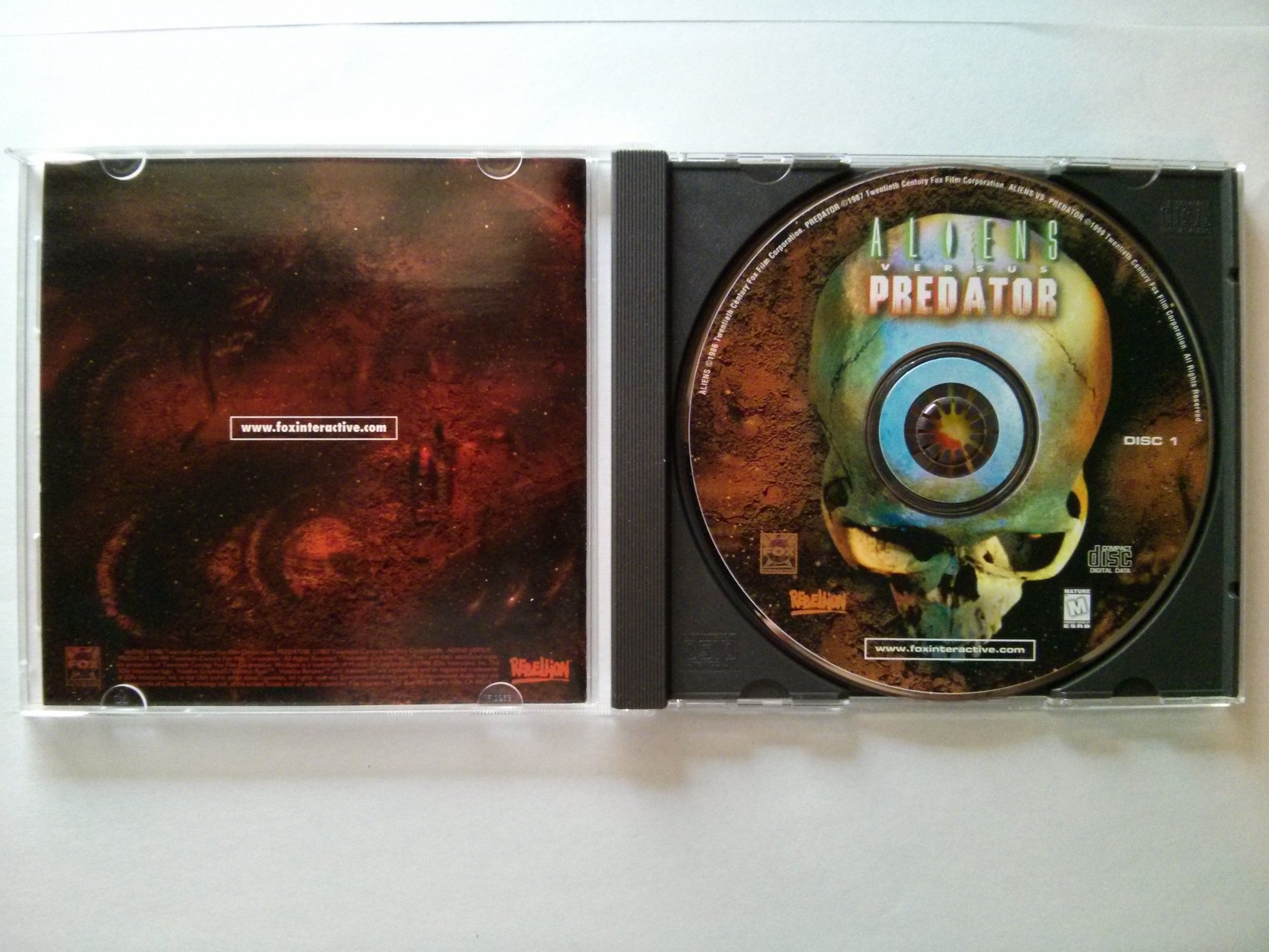 Amazon.com: Aliens Versus Predator - PC : Video Games