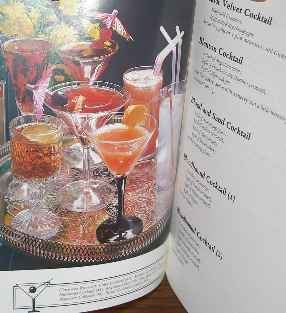 Cocktail Bar: A Collection of 400 Recipes: Charles, Carols of