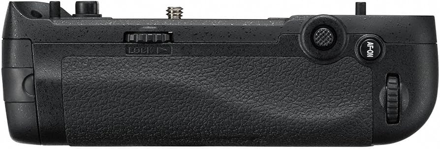 Amazon | Nikon マルチパワーバッテリーパック MB-D17 | カメラ用