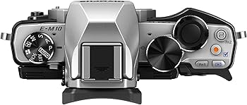 Amazon | OLYMPUS ミラーレス一眼 OM-D E-M10 ボディ シルバー OM-D E