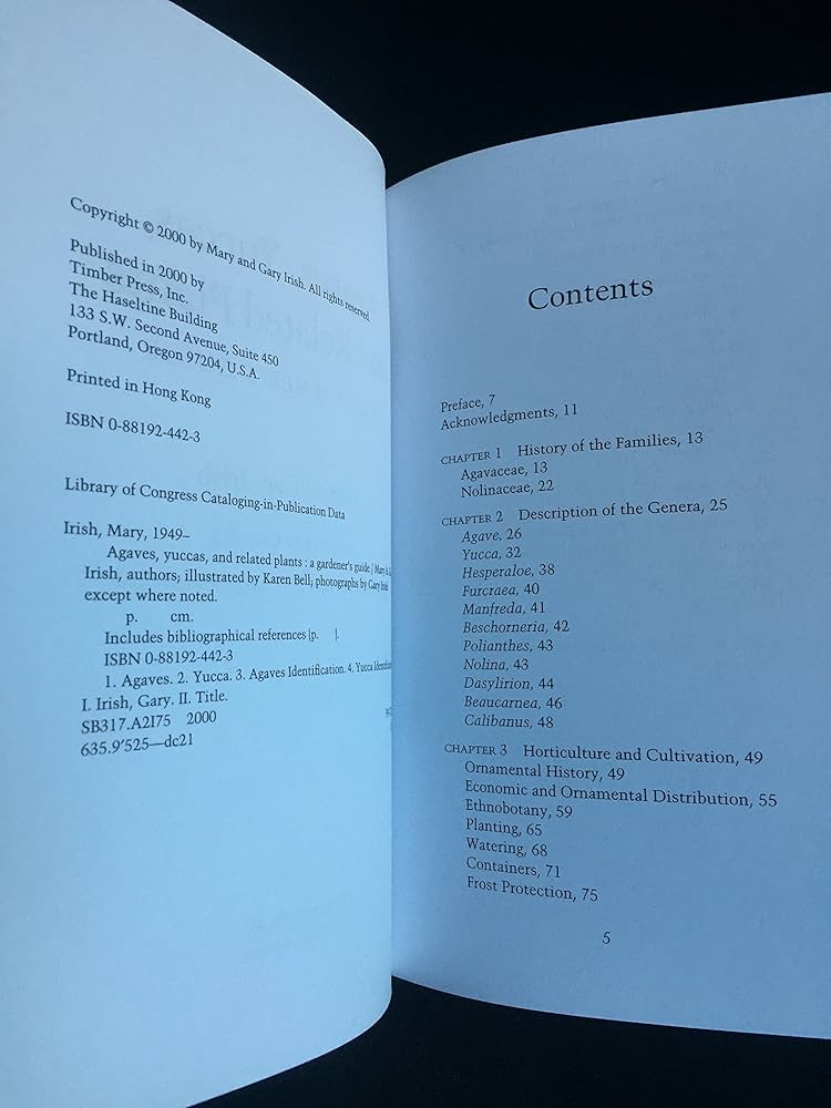 Agaves, Yuccas, and Related Plants: A Gardener's Guide: Gary Irish