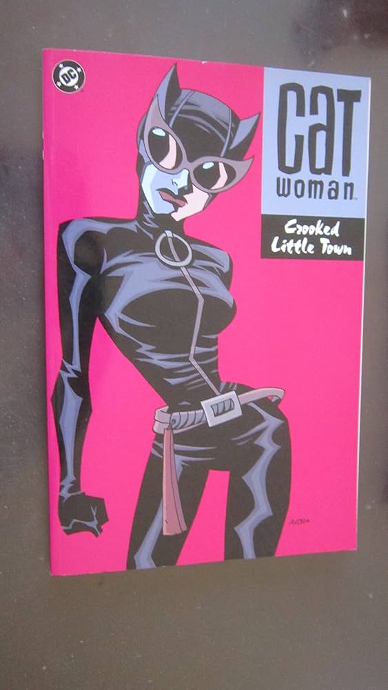 Amazon.com: Catwoman (Book 2): Crooked Little Town: 9781401200084