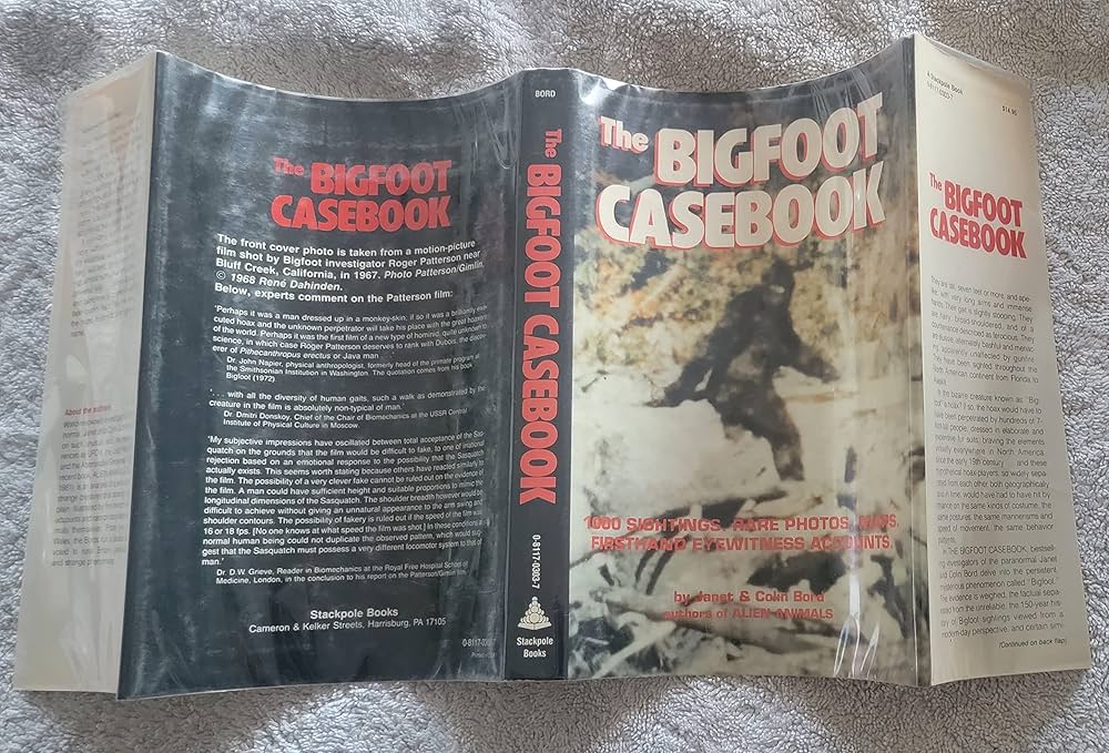 The Bigfoot casebook: Bord, Janet: 9780811703031: Amazon.com: Books